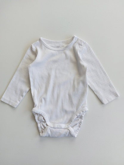 Ribbed bodysuit 3-6 months