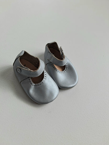 Bobux soft sole shoes size small